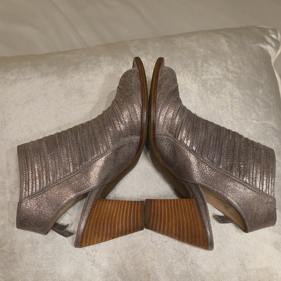 Paul Green Shoes - Paul Green Shimmering Gray Silver Heeled Sandals
